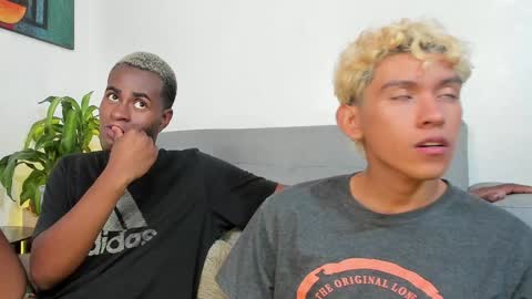 Snapshot of alan_scot chatting on December 12, 1:43 am Alan and Criss - WE JUST FRIENDS WITH BENEFITS BOTH VERS online show from December 12, 1:43 am