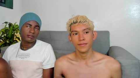 Snapshot of alan_scot chatting on December 5, 8:56 pm Alan and Criss - WE JUST FRIENDS WITH BENEFITS BOTH VERS online show from December 5, 8:56 pm