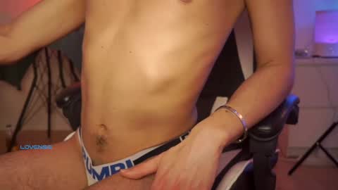 idenavarre online show from March 7, 10:54 pm