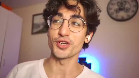 idenavarre online show from January 31, 1:43 am