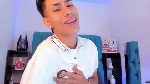 Snapshot of alannaughty_ chatting on December 20, 8:45 pm alannaughty_ online show from December 20, 8:45 pm