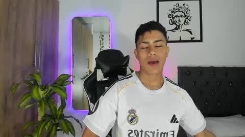 alannaughty_ online show from December 3, 1:11 am