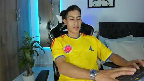 alannaughty_ online show from June 11, 9:13 pm