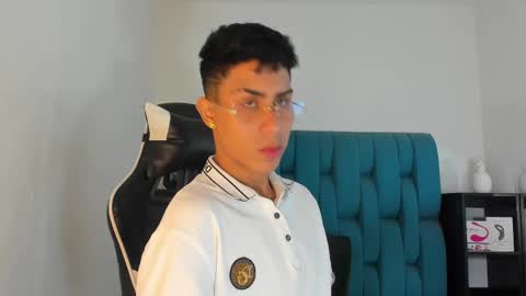 Snapshot of alannaughty_ chatting on March 2, 3:02 am alannaughty_ online show from March 2, 3:02 am