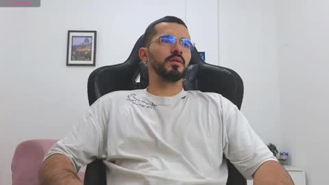 alejandroo_7 online show from January 16, 9:28 pm