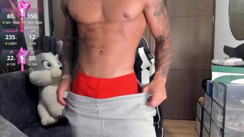 Snapshot of alessandro_vanni chatting on October 26, 1:40 am Alessandro Vanni online show from October 26, 1:40 am