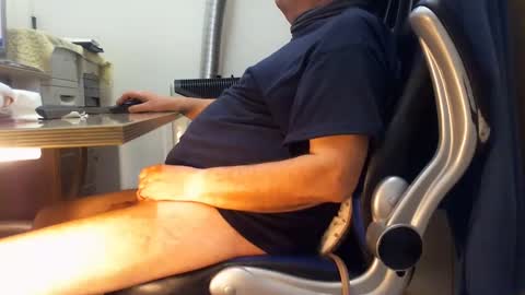 Snapshot of alex47100 chatting on March 4, 3:26 pm alex47100 online show from March 4, 3:26 pm