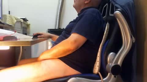 Snapshot of alex47100 chatting on February 22, 11:02 am alex47100 online show from February 22, 11:02 am