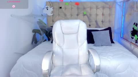 Snapshot of alex_cute77 chatting on October 23, 1:36 pm alex online show from October 23, 1:36 pm