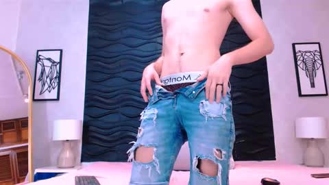 Snapshot of alex_millerss chatting on October 15, 8:49 pm ALEX online show from October 15, 8:49 pm