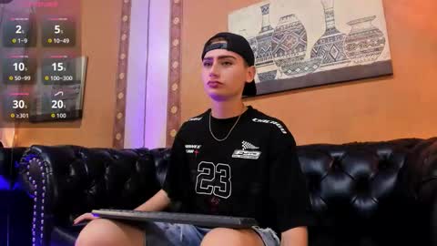 Snapshot of alex_millerss chatting on October 18, 9:53 pm ALEX online show from October 18, 9:53 pm