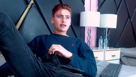 Snapshot of alex_millerss chatting on October 16, 9:34 pm ALEX online show from October 16, 9:34 pm