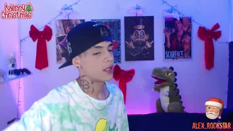 Snapshot of alex_rockstar chatting on December 17, 8:43 pm    online show from December 17, 8:43 pm