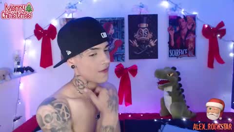 Snapshot of alex_rockstar chatting on December 21, 8:43 pm    online show from December 21, 8:43 pm