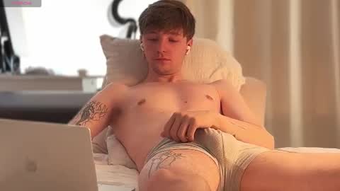 alex_schafer online show from June 25, 4:26 am