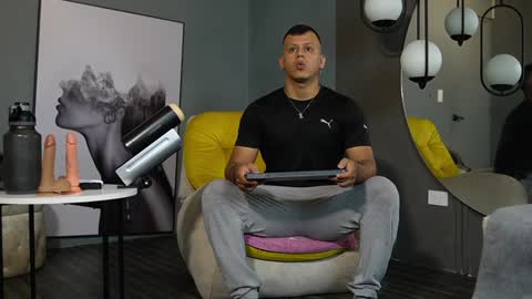 Snapshot of alex_tower chatting on January 11, 7:05 pm Alex Towers online show from January 11, 7:05 pm