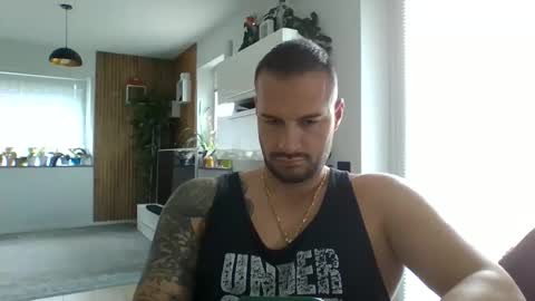 Snapshot of alexgrandi2024 chatting on October 27, 12:40 pm rey ale84 online show from October 27, 12:40 pm
