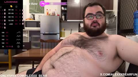Snapshot of alexxxbear chatting on October 25, 6:20 pm alexxxbear online show from October 25, 6:20 pm