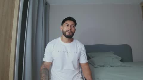 Snapshot of alexxxmachine chatting on October 26, 10:56 pm Alex   freelance model  instagram alex b229 online show from October 26, 10:56 pm