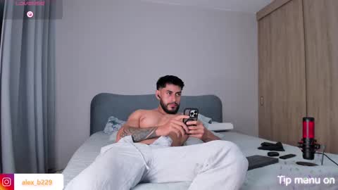 Snapshot of alexxxmachine chatting on September 9, 10:52 pm Alex   freelance model  instagram alex b229 online show from September 9, 10:52 pm