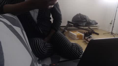 Snapshot of aliasallday chatting on January 8, 3:40 am Alias online show from January 8, 3:40 am