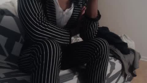 Snapshot of aliasallday chatting on February 20, 2:29 am Alias online show from February 20, 2:29 am