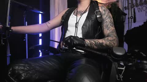 Snapshot of allanhurtss chatting on February 10, 6:35 pm   online show from February 10, 6:35 pm