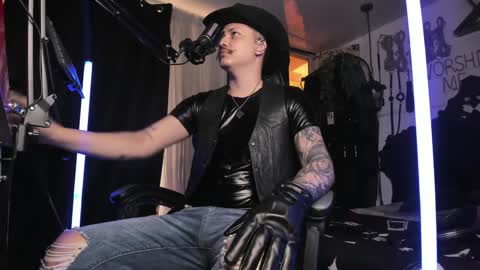 Snapshot of allanhurtss chatting on December 27, 4:00 pm   online show from December 27, 4:00 pm