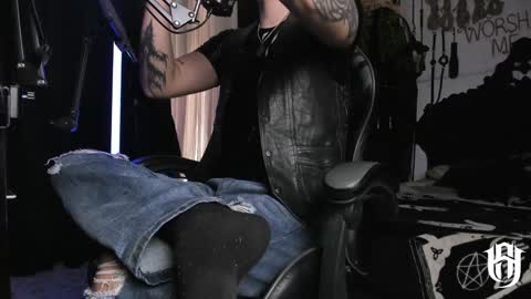 Snapshot of allanhurtss chatting on January 1, 4:39 pm   online show from January 1, 4:39 pm
