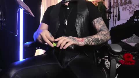 Snapshot of allanhurtss chatting on February 13, 6:27 pm   online show from February 13, 6:27 pm