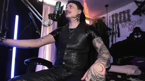 Snapshot of allanhurtss chatting on March 10, 6:01 pm   online show from March 10, 6:01 pm