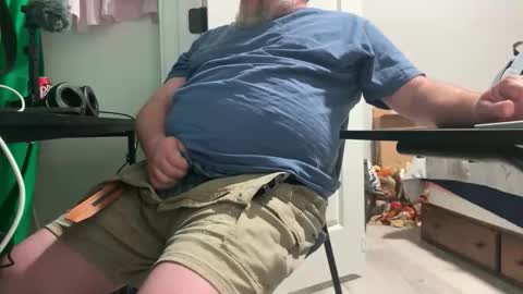 Allergictolove online show from October 31, 11:30 pm