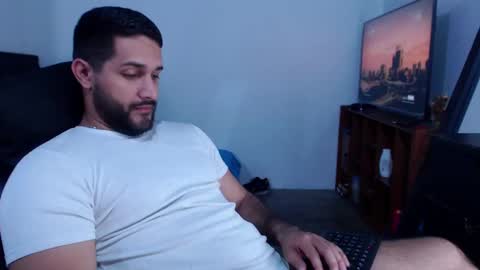 Snapshot of alonxoo chatting on January 23, 10:44 pm alonxoo online show from January 23, 10:44 pm