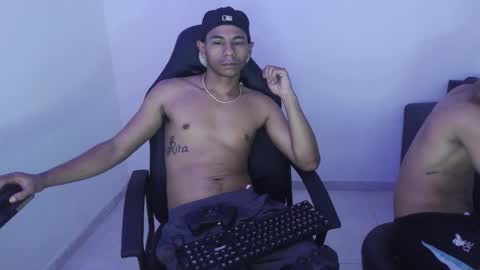 alphas_latins online show from March 12, 6:32 am