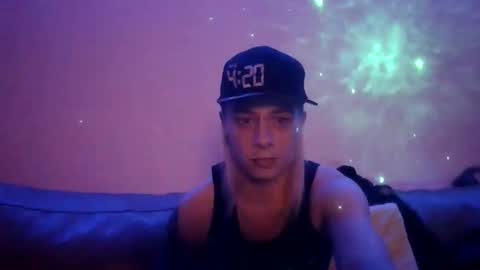 Snapshot of altboy010 chatting on December 29, 3:54 am altboy010 online show from December 29, 3:54 am