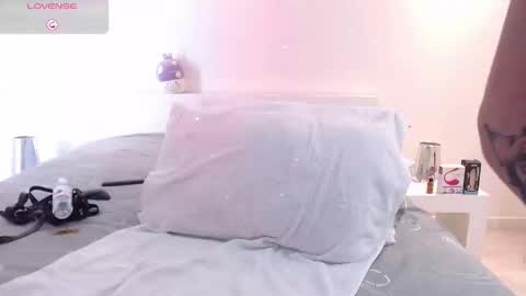 Amad Passer x guests   Independent model online show from December 31, 4:25 pm