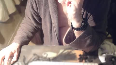 amslave4f online show from November 5, 8:05 am