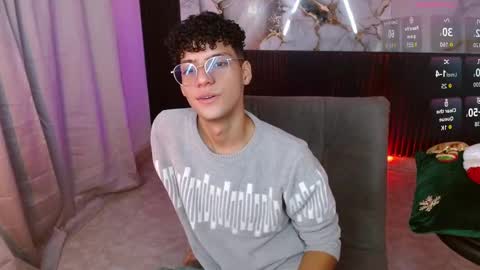 Andreh  online show from November 18, 1:09 am