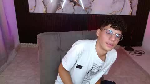 Andreh  online show from November 20, 12:54 am