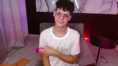 Andreh  online show from November 15, 12:56 am