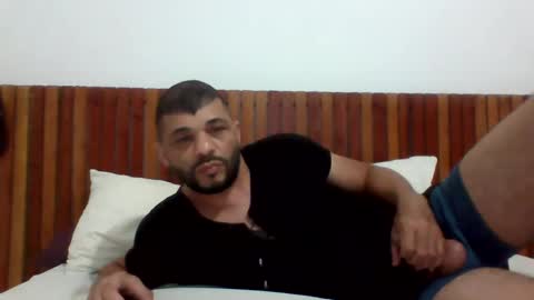 Snapshot of andreloko123 chatting on January 25, 2:15 am andreloko123 online show from January 25, 2:15 am