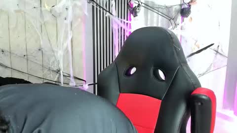 Snapshot of andres_cream chatting on October 24, 1:24 pm andres_cream online show from October 24, 1:24 pm