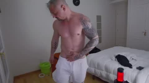 andres_dasli online show from March 25, 10:03 pm