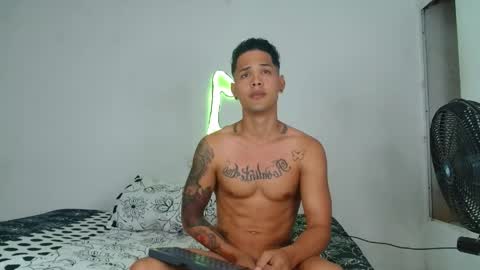 andres_santos777 online show from April 14, 9:36 pm