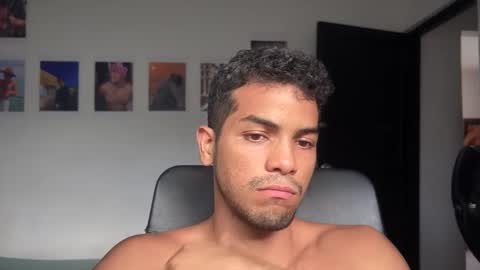 Snapshot of andres_vargas_ chatting on October 12, 8:36 pm Andres online show from October 12, 8:36 pm