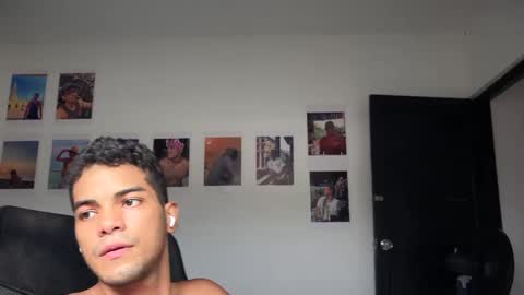 Snapshot of andres_vargas_ chatting on October 8, 7:40 pm Andres online show from October 8, 7:40 pm