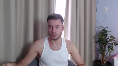 Snapshot of andrew2305 chatting on October 17, 8:40 am Justin Andrew online show from October 17, 8:40 am