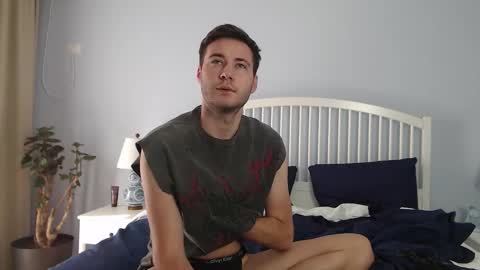 Snapshot of andrew2305 chatting on September 20, 9:31 am Justin Andrew online show from September 20, 9:31 am