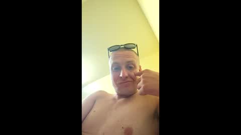 andrew3356577 online show from May 16, 7:38 am
