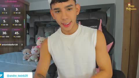 Snapshot of andrew_twink18 chatting on October 25, 7:26 pm Andrew M. online show from October 25, 7:26 pm